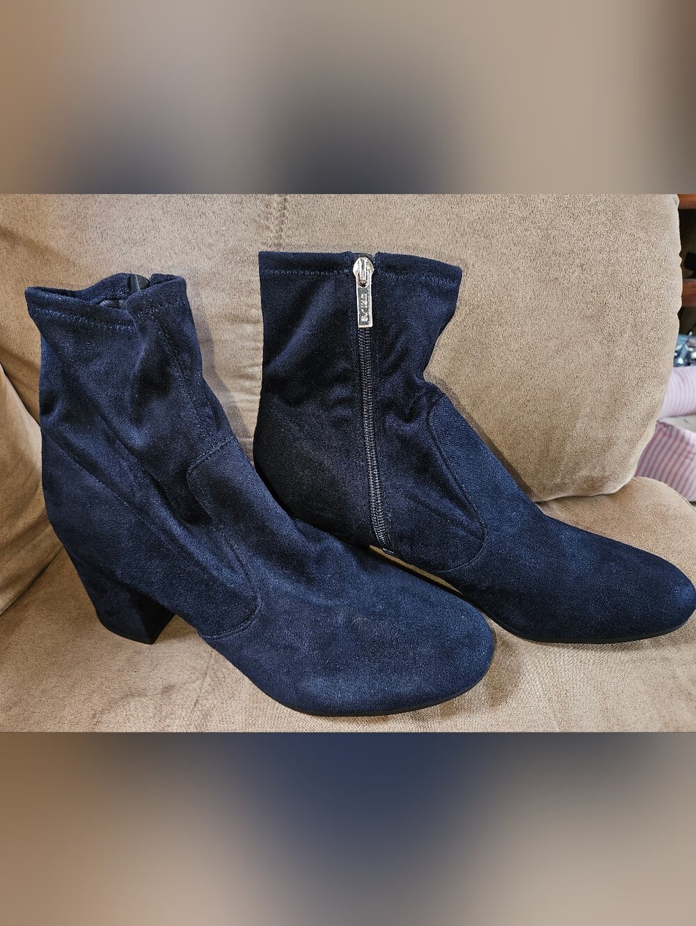NWOT Unisa Sz 10 Blue Faux Suede 2 1/2" Block Heel Ankle Boots with Inside Zip